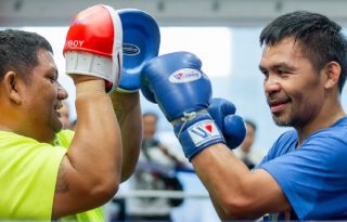 El filipino Manny Pacquiao (der.) en los entrenamientos. Foto: Instagram