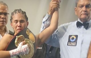 Nataly Delgado con el título supermosca interino de la AMB. Foto: Jaime Chávez