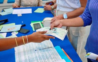 Se eliminarán los cheques para dar paso a los pagos electrónicos.  Foto: Cortesía