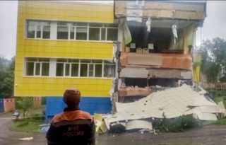 Edificio afectado por el terremoto en Rusia. Foto: EFE