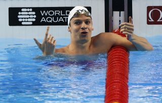 El francés Leon Marchand estableció un nuevo récord del mundo de los 200 metros combinados. Foto:EFE