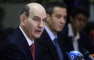 El ministro de Economía y Finanzas (MEF), Felipe Chapman.  Foto: EFE