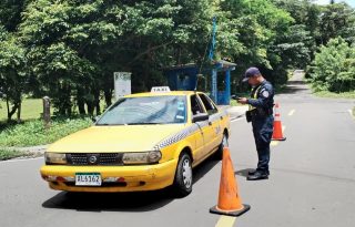 En caso de una multa, ambas licencias quedarán restringidas. Foto: Cortesía