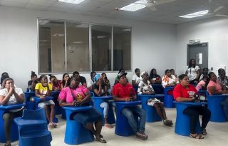 las autoridades de la gobernación y del Meduca desarrollaron una reunión con todos los involucrados, pero al final del encuentro no se llegó a una conclusión. Foto. Diómedes Sánchez