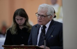 Fotograía del padre del fallecido senador y precandidato presidencial Miguel Uribe Turbay, Miguel Uribe Londoño. EFE
