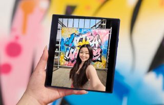 El Galaxy Z Fold7 se luce en condiciones de poca luz. 