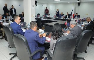 Miembros de la Comisión de Presupuesto de la Asamblea Nacional. Foto Cortesía. 
