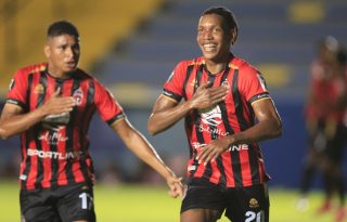 Sporting enfrenta a Real España en la Copa Centroamericana de la Concacaf. Foto: EFE