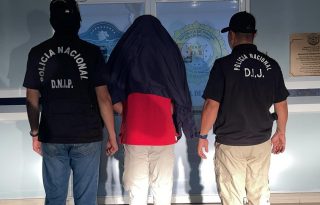 Se espera que el sospechoso sea presentado en las próximas horas ante un juez de garantías en el Sistema Penal Acusatorio para la audiencia de imputación de cargos y legalización de su aprehensión. 