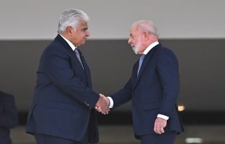 Recibimiento del presidente Luiz Inácio Da Silva a su homólogo José Raúl Mulino.  Foto: EFE