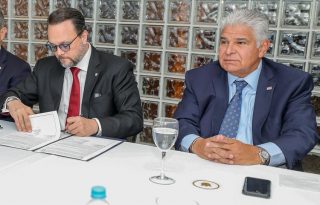 Mulino (derecha) envió un mensaje de unidad nacional.