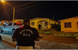 Con la muerte de Paola Chávez, tres menores de edad pierden a su madre, mientras que una familia llora su muerte. Foto. Eric Montenegro