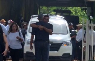 Los Higos lloró con profundo dolor en el sepelio de Nivia Bosquez, una mujer muy querida en su comunidad. Foto. Thays Domínguez