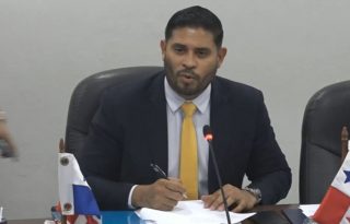 El diputado independiente Jhonathan Vega.