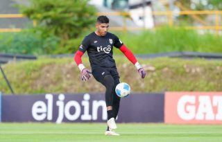 El portero del seleccionado panameño en los entrenamientos en el CAR. Foto: FPF  