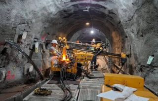 Trabajos realizados en el túnel de la hidroeléctrica, la más grande del país. Foto: Cortesía