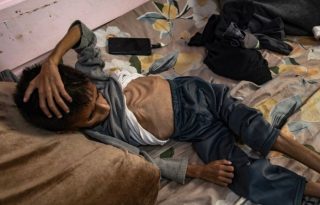 El niño palestino de cinco años Osama al-Raqab sufre de desnutrición severa. Foto: EFE