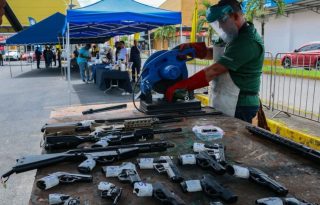 Destrucción de las armas recolectadas. Foto: Cortesía