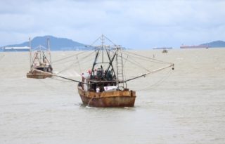 Unas 60 embarcaciones habían solicitado autorización para zarpar el pasado sábado, aunque la mayoría optó por postergar la salida debido a las condiciones climáticas. Foto. Eric Montenegro