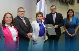 Gisela Agurto y Carlos Villalobos fueron ratificados por la Asamblea Nacional. Foto: Cortesía