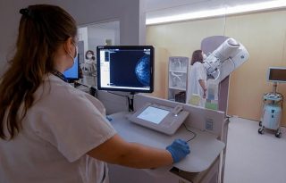 A partir  de los 40 años debe hacerse la mamografía. Foto: EFE