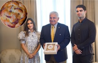 El presidente Mulino recibió a la creadora del famoso pan en la Presidencia. Foto: Cortesía
