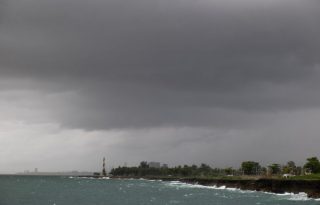 Lluvia durante el paso del huracán Melissa por el Caribe. Foto: EFE