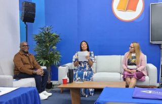 Conversatorio sobre el libro “Rompimiento y Conquista de tus Finanzas”. Foto: Fariza Gordon