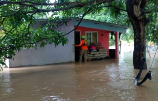 En total se atendieron cinco tipos de incidentes: inundaciones, caída de árboles sobre viviendas y vías, deslizamientos de tierra y una persona desaparecida en una quebrada. Foto. Cortesía. Sinaproc