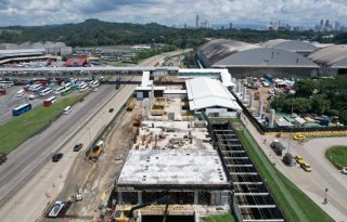 Extensión de la pasarela en la estación Albrook. Foto: Cortesía