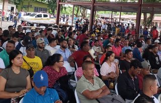 Las personas llegaron desde muy temprano al Municipio de La Pintada. Foto: Fanny Arias