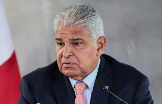 El presidente José Raúl Mulino informó que están ejecutando un programa de obras por 85 millones de dólares en las comarcas, que incluye la entrega de dos escuelas y un centro de salud, y el compromiso de culminar proyectos inconclusos. Foto. Cortesía