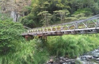 Antiguo puente zarzo sobre el río Caldera, en Chiriquí, el cual fue desmantelado. Este es uno de los ríos más caudalosos del territorio. Foto: Archivo