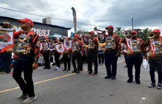 Continúan los desfiles en Colón. Foto: Diomedes Sánchez