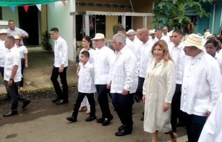 El discurso cerró con un llamado a honrar la historia con responsabilidad presente, trabajando desde todos los sectores por una provincia más fuerte, sostenible y justa para las generaciones venideras. Foto. Thays Domínguez