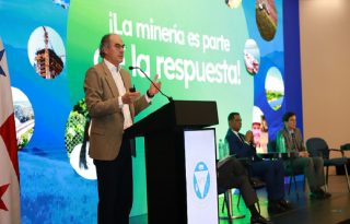  Exposición de Juan Camilo Nariño, presidente de la Asociación Colombiana de Minería y del Organismo Latinoamericano de Minería.  Cortesía 