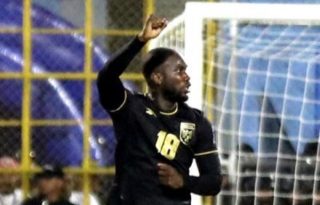 Cecilio Waterman festeja uno de sus goles ante Guatamala. Foto: EFE