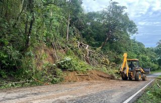 Personal técnico del Ministerio de Obras Públicas (MOP) evaluó los daños para definir las reparaciones que permitan restablecer plenamente la circulación en esta ruta.