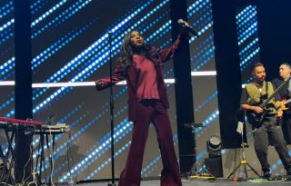 Goodman comenzó con canciones suaves de adoración. Foto: Grupo Epasa