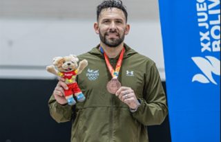 Arturo Dorati con la medalla de bronce. Foto: COP