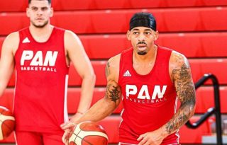 Trevor Gaskins (der.), jugador de la selección de Panamá. Foto: Fepaba