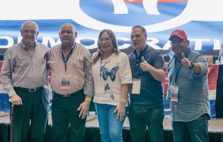 Dirigentes del Partido Revolucionario Democrático (PRD) tras concluido el Directorio del domingo. Foto: Redes Sociales