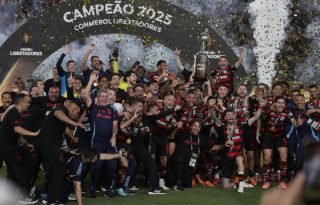 Jugadores del Flamengo festejan el título de Copa Libertadores. Foto: EFE