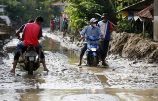 Más de 700 fallecidos por las inundaciones en Indonesia, con más de 500 desaparecidos. EFE