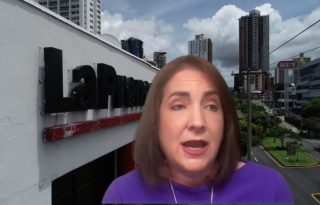 Annette Planells había responsabilizado a Louis Sola de su caída en desgracia, pero el embajador Kevin Cabrera la desmintió. Foto/Cortesía