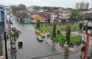 Una de las zonas susceptibles a inundaciones es la propia ciudad de Colón, con la intensidad de las lluvias. Foto. Diómedes Sánchez