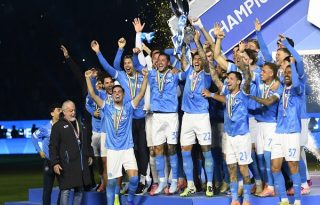 Jugadores del Nápoles festejan el título. Foto: EFE