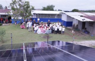 Trabajando por las comunidades. Foto: Cortesía