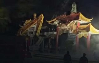 El mirador del puente fue demolido este sábado.