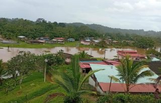 Las quebradas y ríos dentro del distrito de Donoso también se desbordaron, y muchos campesinos optaron por no salir 